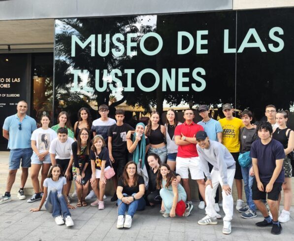 Grupo ASV financia actividades de ocio para jóvenes de ASPANION en el curso 2024/2025