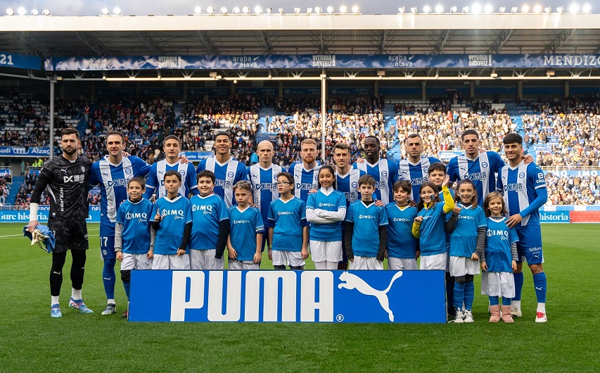 El Deportivo Alavés rindió homenaje a IMQ, su aseguradora médica oficial desde 2013, en el partido frente al Athletic Club en Mendizorrotza.