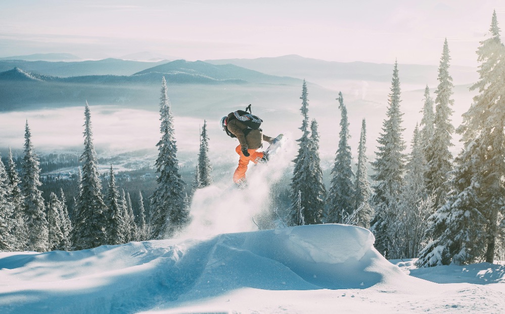 Reale Seguros celebra el Día de la Nieve con recomendaciones para disfrutar de los deportes de invierno con seguridad.