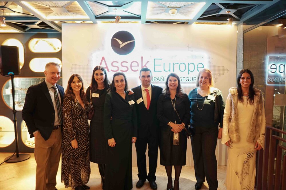 Assek Europe reunió a un centenar de asistentes para conmemorar su primer año en el mercado español y presentar su nueva web.