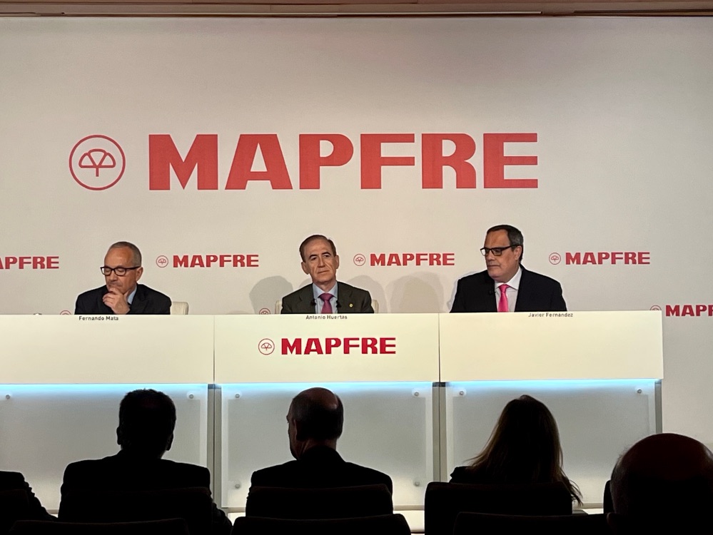 Mapfre cerró 2024 con un beneficio de 902 millones, un 30% más, tras el deterioro de 90 millones del fondo de comercio de Verti Alemania.