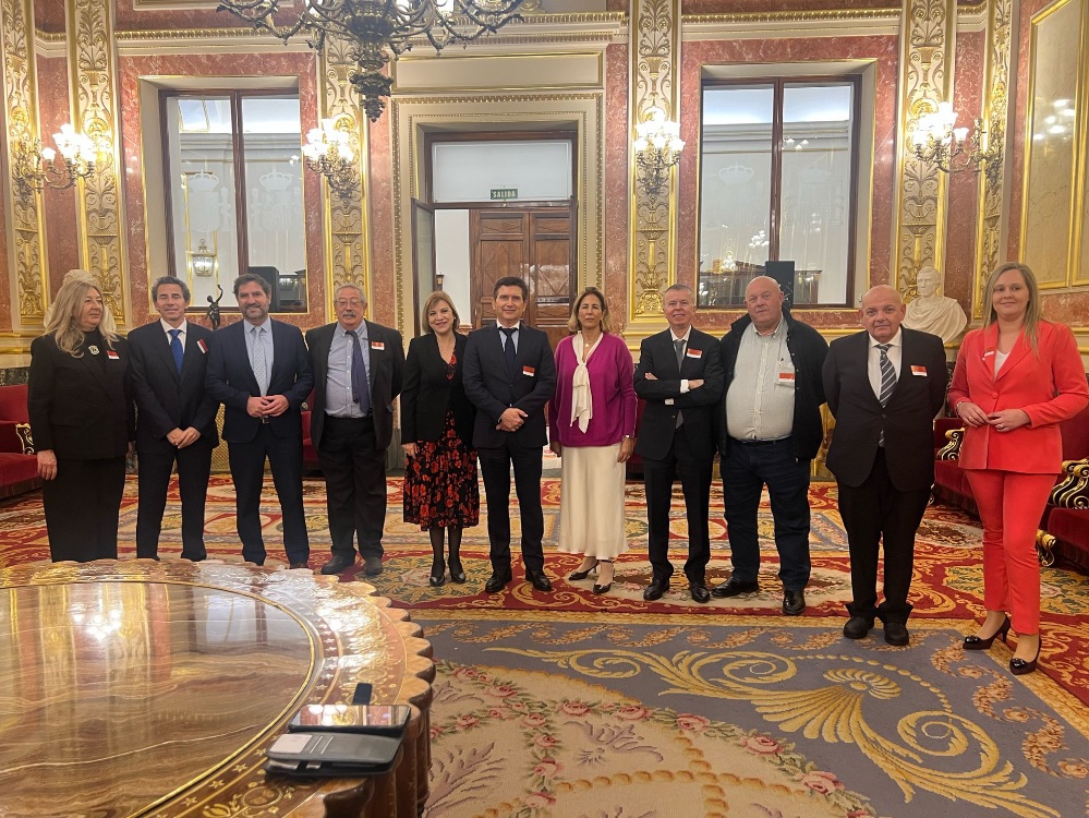 El Colegio de Murcia, liderado por su presidente Jesús Zapata, realizó una visita institucional al Congreso de los Diputados.