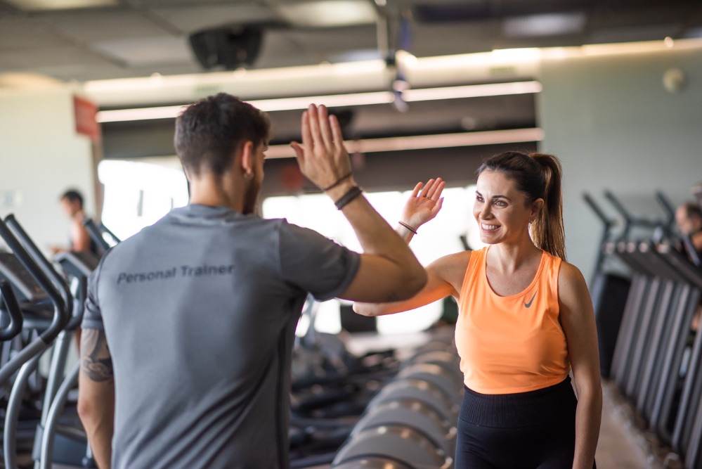 Adeslas se alía con GO fit para fomentar la vida activa entre sus asegurados mediante un programa con más de 300 entrenamientos tutorizados