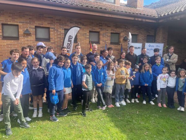 Insure Brokers y Santa Lucía Seguros fomentan el ahorro infantil en el Torneo de Golf de Las Caldas