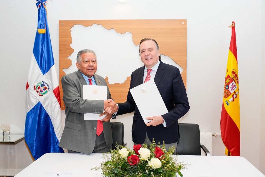 HLA y la embajada de República Dominicana firman un acuerdo de cooperación sanitaria