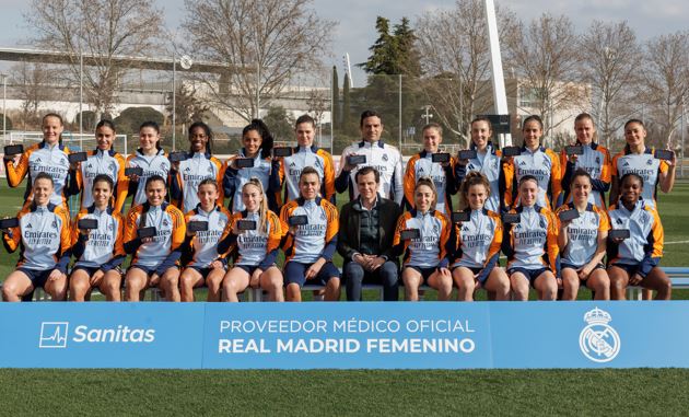 Sanitas, como proveedor médico oficial del club, ha entregado sus nuevas tarjetas digitales a las jugadoras del Real Madrid Femenino.