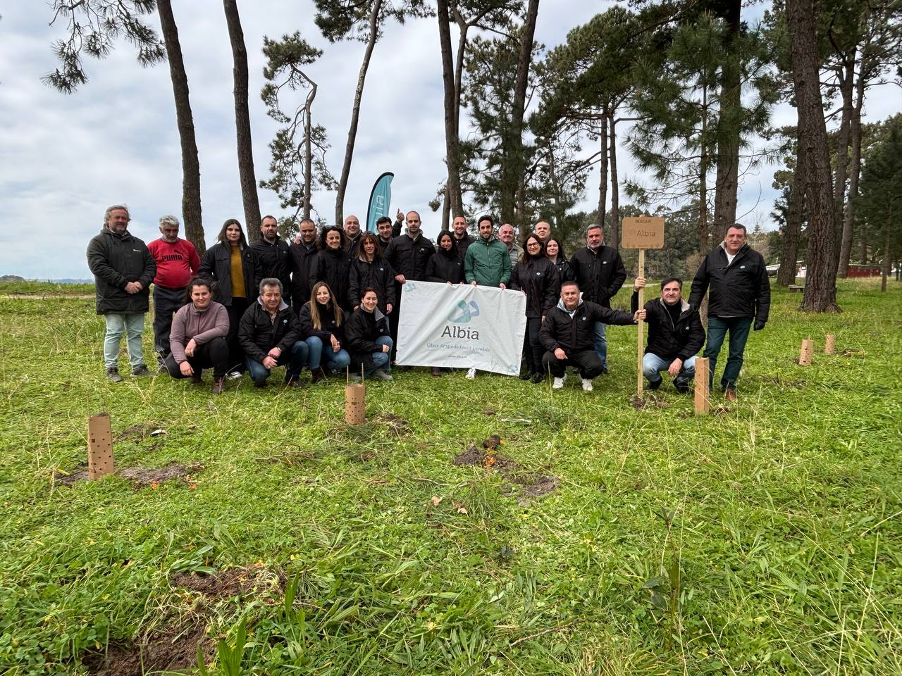 Grupo Albia y Bosquia reforestan media hectárea en A Coruña como parte del proyecto de sostenibilidad 'Bosque Albia'.