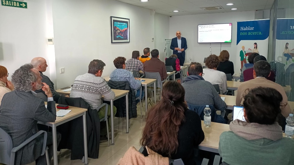 El Colegio de Navarra ha acogido una jornada formativa impartida por Carlos Miranda, director de Daños Personales y Reaseguro de Pelayo.