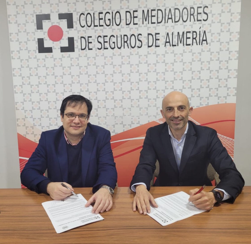 El Colegio de Almería y la aseguradora ARAG han reafirmado su alianza renovando el acuerdo de colaboración que une a ambas entidades.