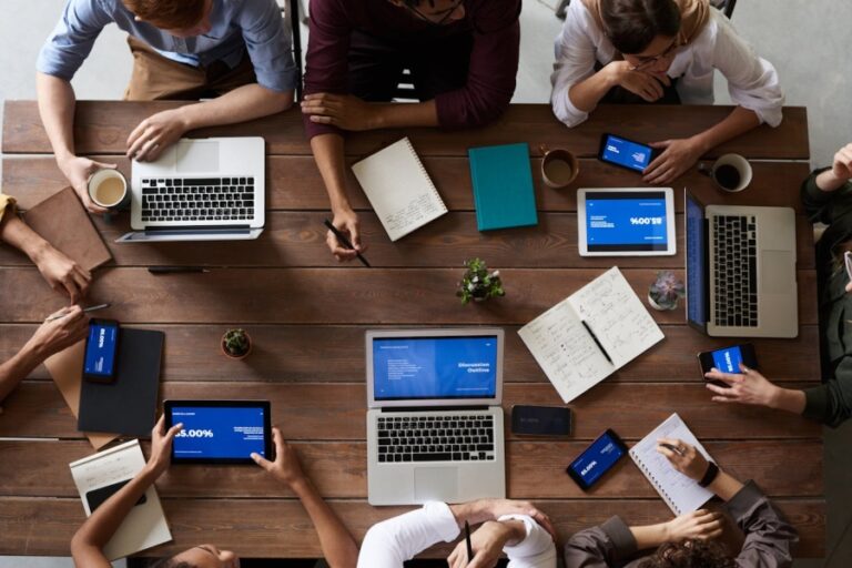 La Comisión Ejecutiva de APCAS analiza los avances en digitalización y formación