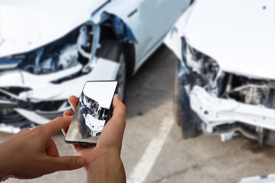 La digitalización transforma la contratación de seguros de coche en España
