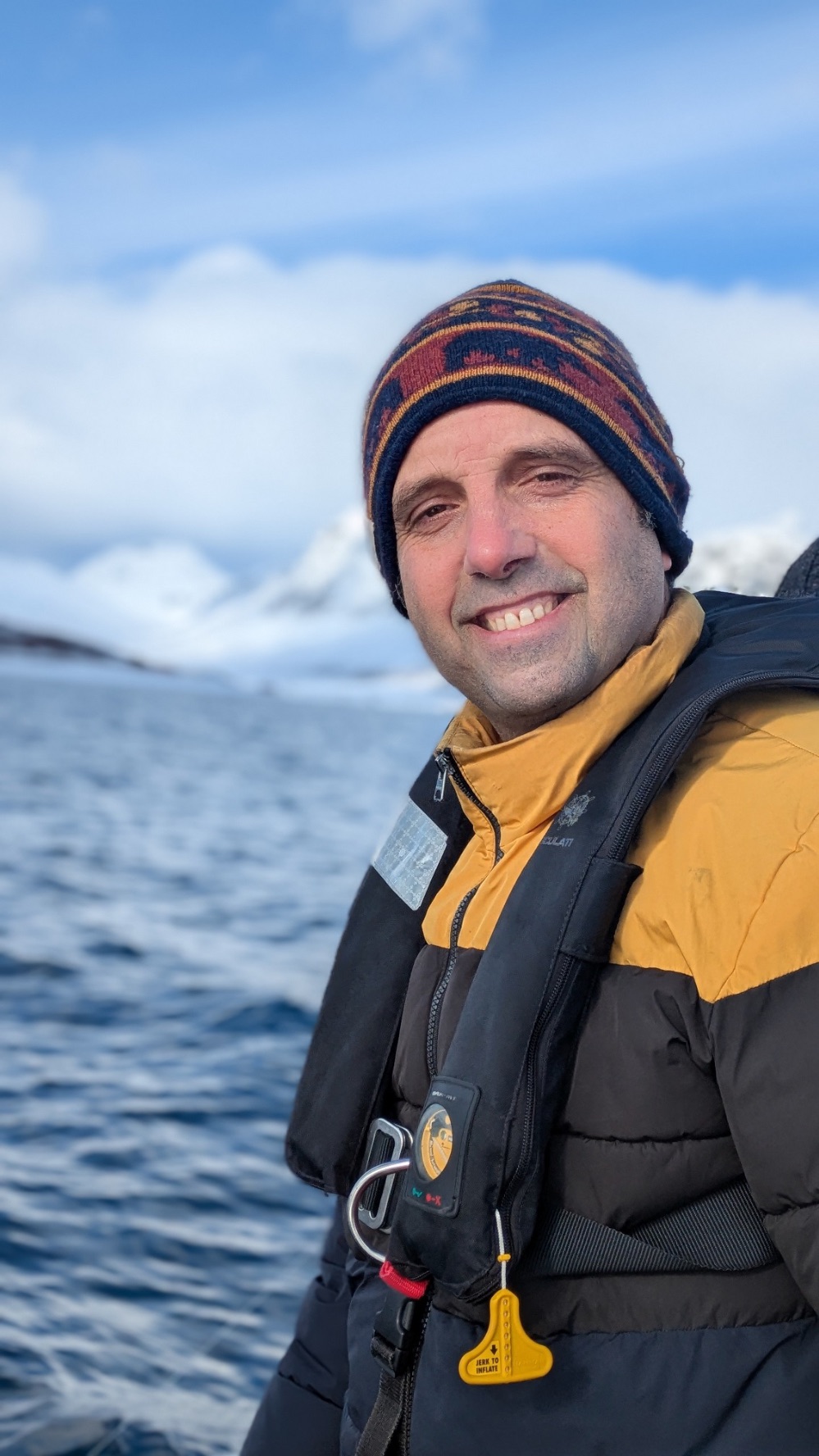 El navegante y explorador Álex Jara dirigirá la preparación y liderará la expedición del Desafío Santalucía Seniors en Noruega.