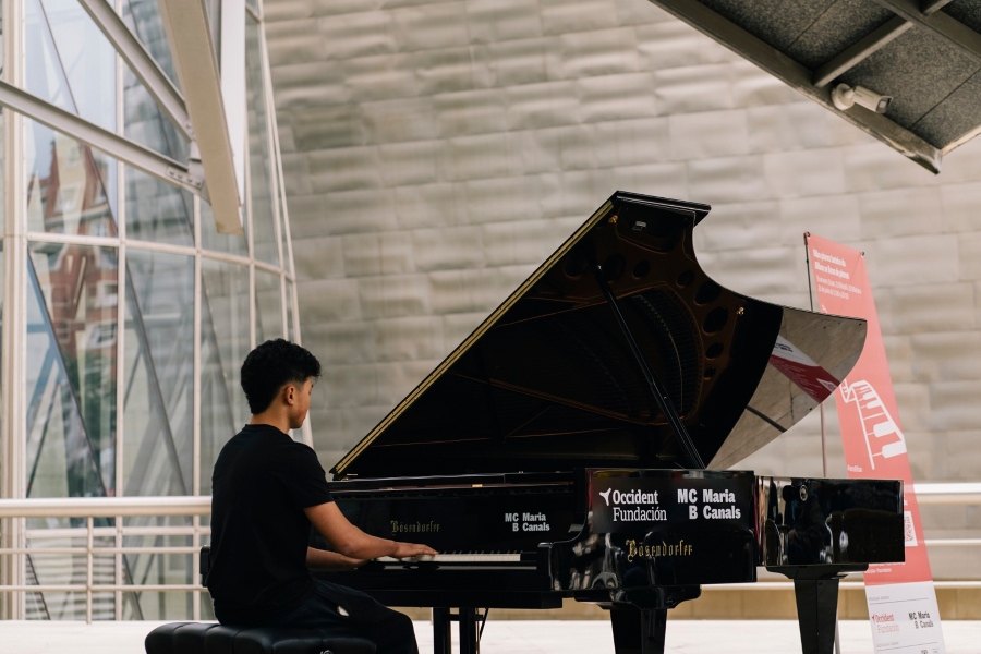 “Tu ciudad se llena de pianos” regresa a Bilbao para llenar de música sus calles