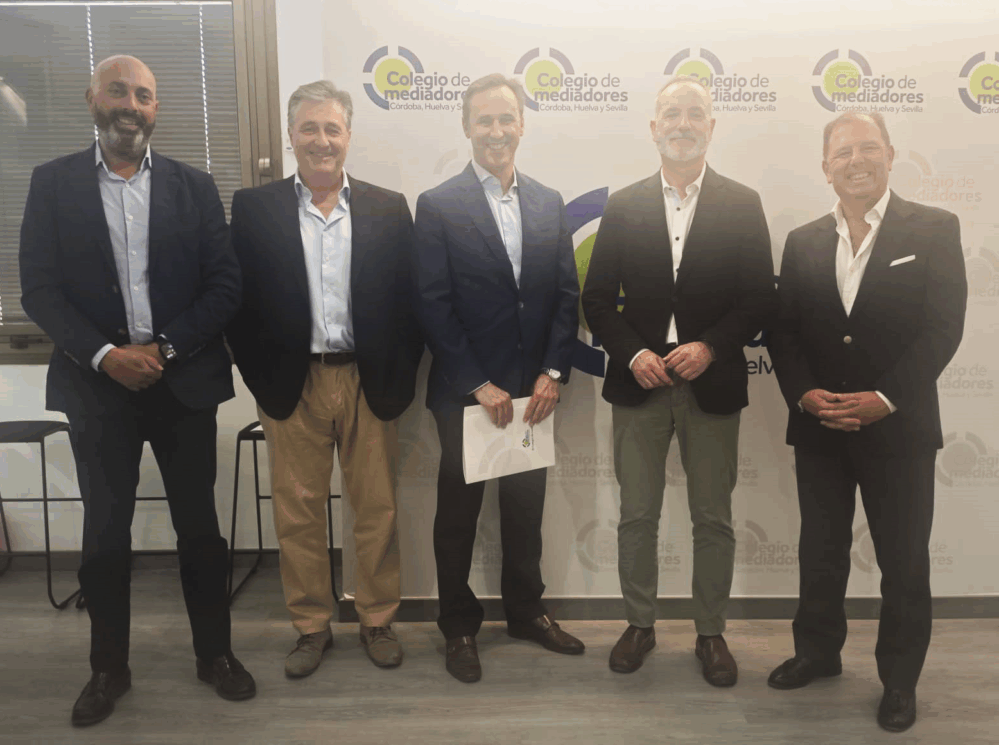 La sede del Colegio de Córdoba, Huelva y Sevilla (Colmedse) ha acogido la firma de un nuevo convenio de colaboración con Reale Seguros
