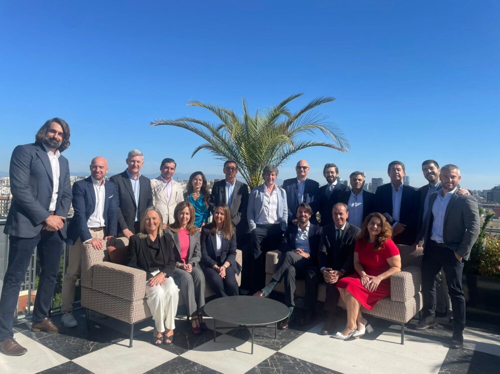 FECOR y MAPFRE abordan mejoras en la gestión de siniestros en un desayuno exclusivo con corredores de seguros.