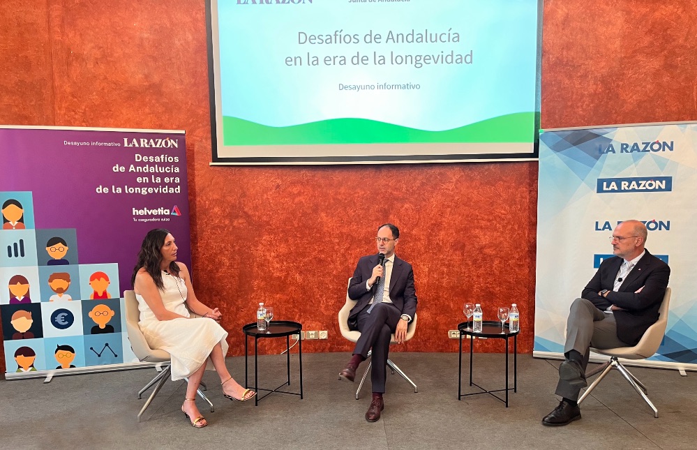 Helvetia Seguros y el diario La Razón han organizado en la sede de la aseguradora en Sevilla un desayuno informativo bajo el título “Desafíos de Andalucía en la era de la longevidad”