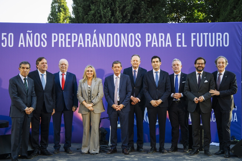 El Hospital HLA Universitario Inmaculada celebra su 50º aniversario con un homenaje a la cultura de Granada y la excelencia sanitaria