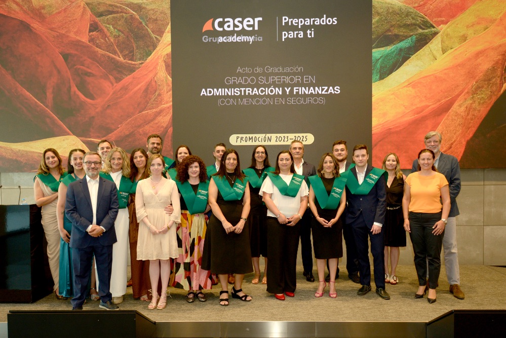 Se gradúa la primera promoción del Grado Superior en Administración y Finanzas con mención en Seguros de Caser Academy.
