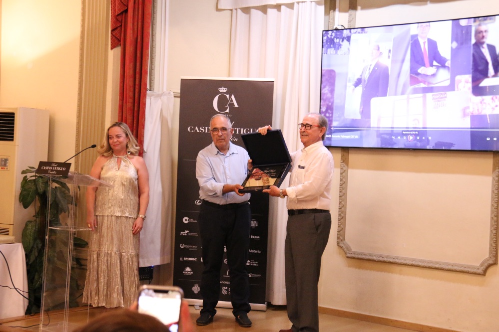 La mediación aseguradora de Castellón vivió el pasado miércoles una jornada especial con el homenaje a Antonio Fabregat