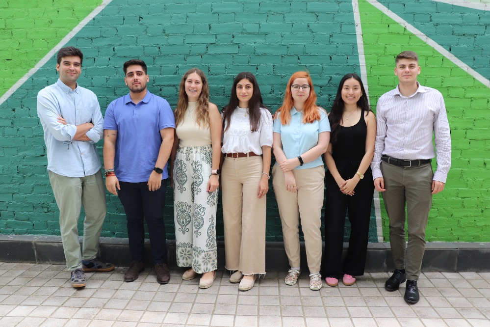 La iniciativa de Iris Global ofrece a estudiantes y recién graduados una experiencia laboral remunerada y tutorizada en áreas clave.