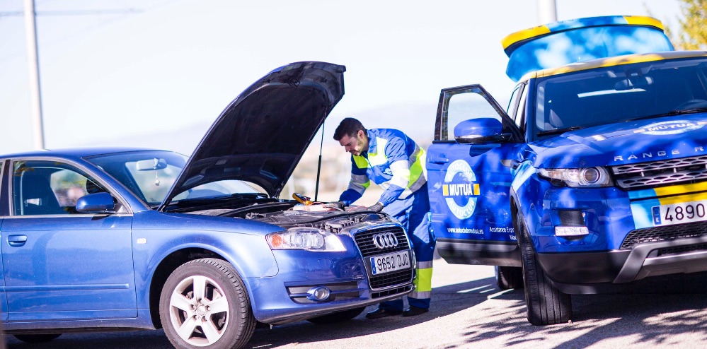 Autoclub Mutua alerta del aumento de incidencias y averías estivales, especialmente en motores, baterías y coches eléctricos