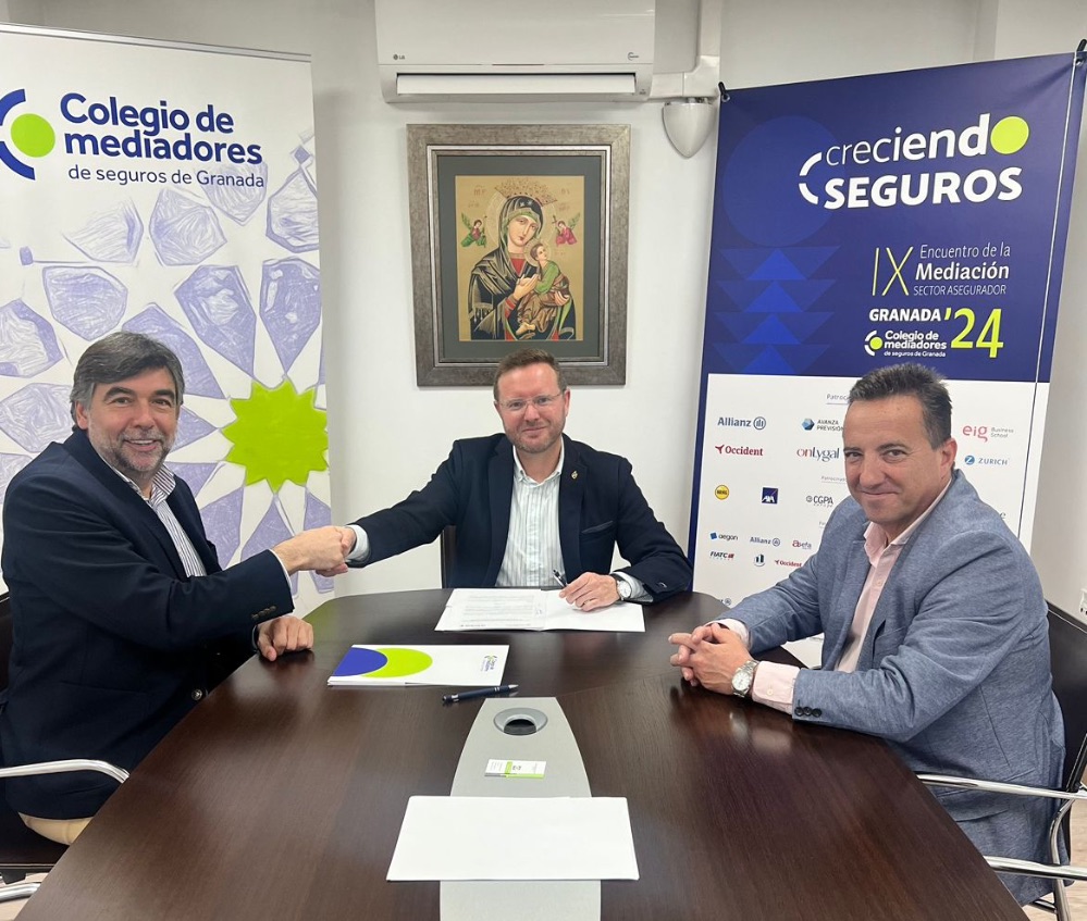 El Colegio de Granada y ASISA han renovado su acuerdo de colaboración para seguir fortaleciendo la profesionalización de la mediación.