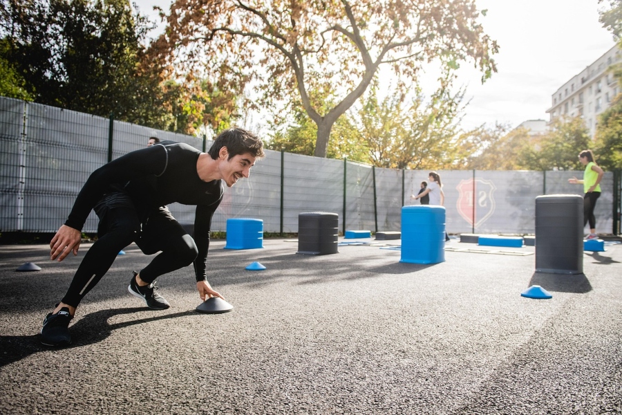 La práctica deportiva al aire libre mejora el ánimo y potencia los beneficios del ejercicio físico