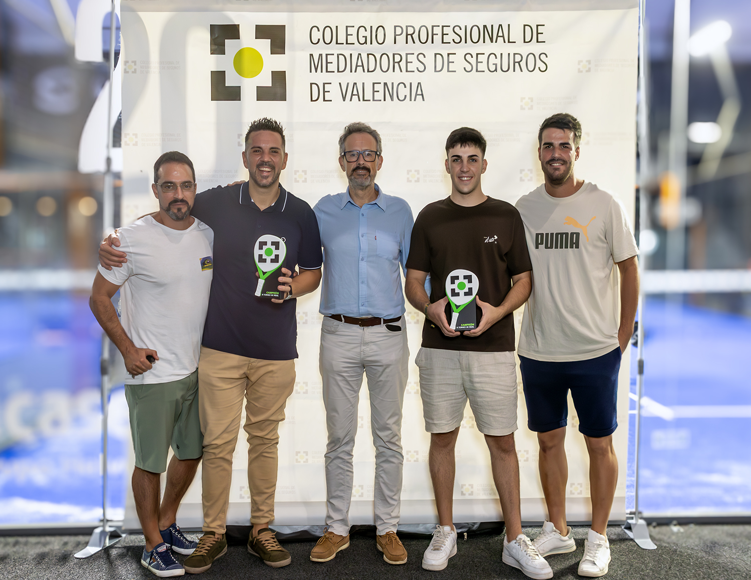 El presidente del Colegio de Valencia, Jorge Benítez, con el equipo de MoMa: Iñaki Gomez, Manu Martínez, Pablo Martínez y Raúl Sierra.