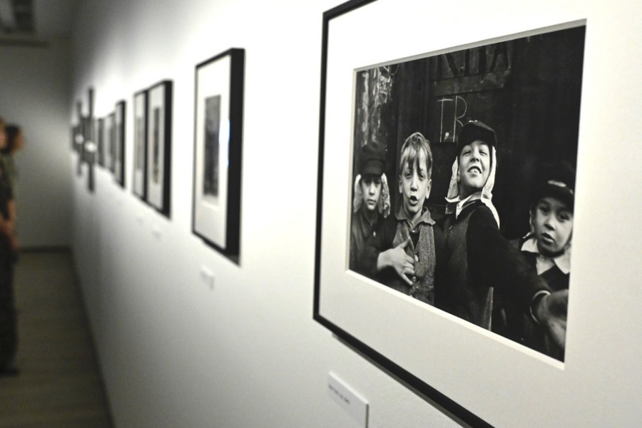 El centro KBr acoge un recorrido integral por la obra de la fotógrafa estadounidense Helen Levitt
