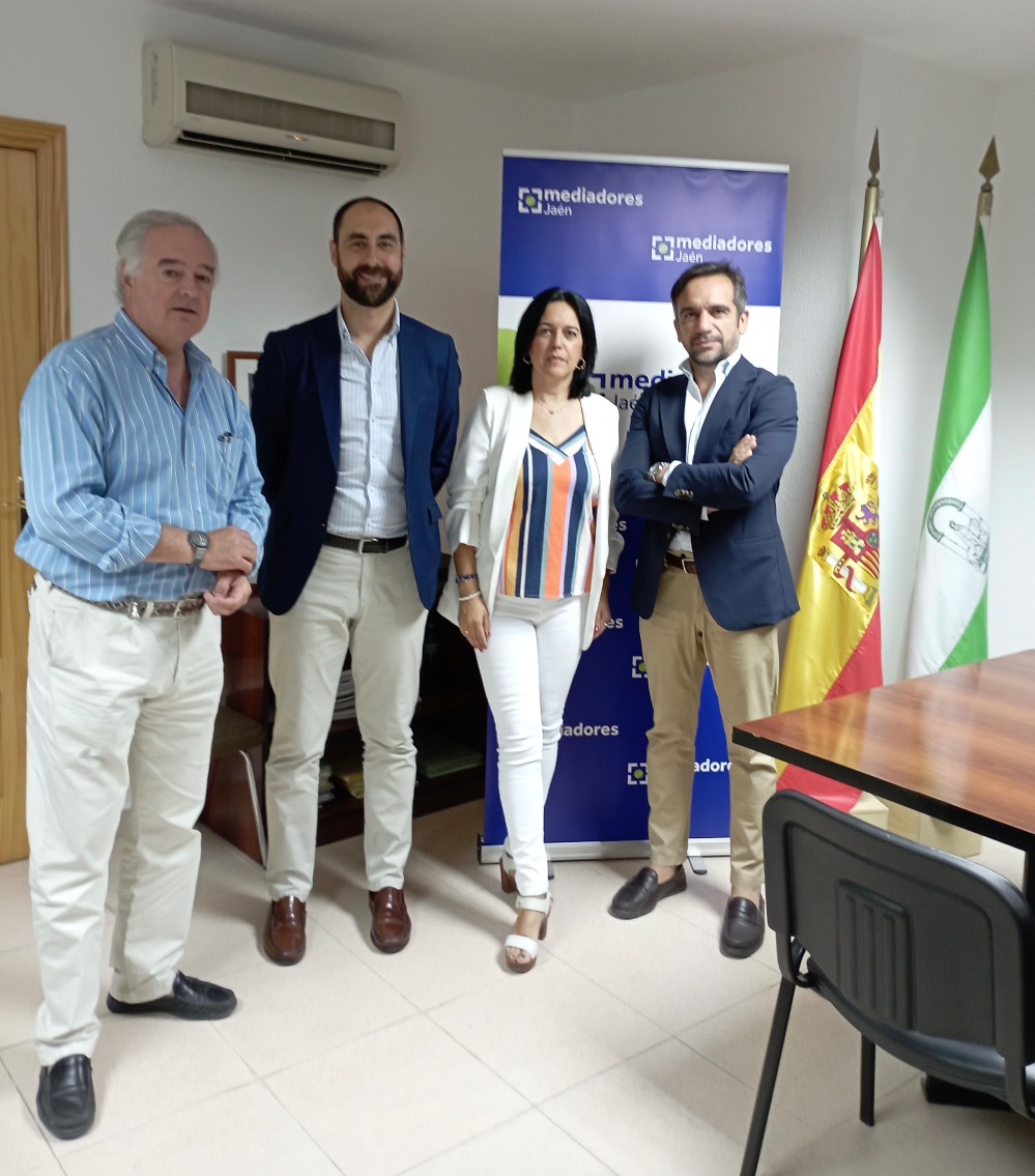 El Colegio de Jaén y FIATC firman un convenio para impulsar la formación profesional y reforzar la calidad de los servicios a asegurados.