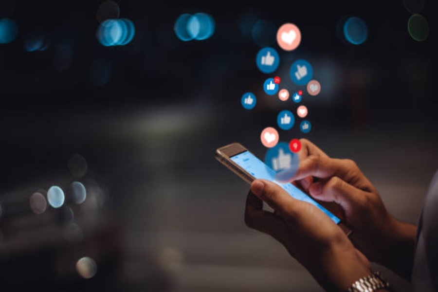 En 2024, los menores pasaron 67 minutos diarios en redes sociales