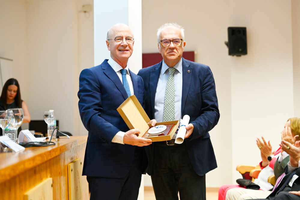 El presidente de PSN, Armando Solís, ha sido nombrado Colegiado de Honor del Colegio de Veterinarios de Huelva.