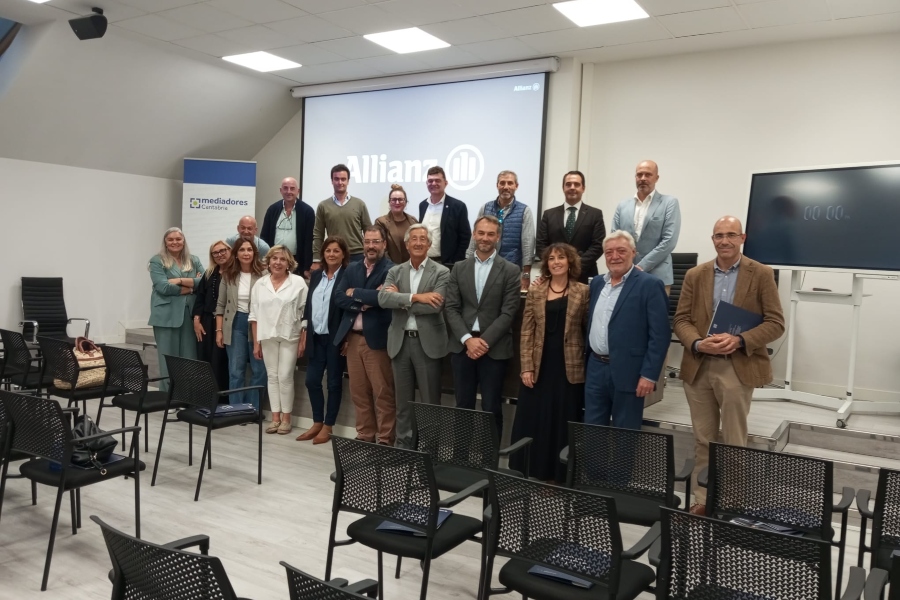 Allianz imparte una sesión especializada a los profesionales del Colegio de Cantabria