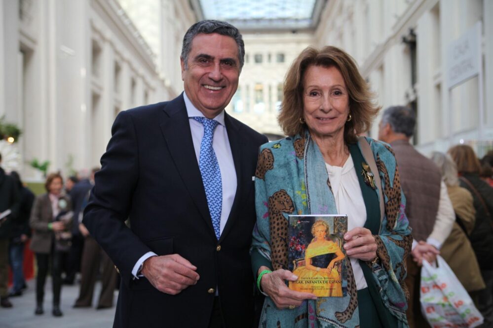 Javier García-Bernal, presidente de APROMES, ha firmado este fin de semana su libro, “Pilar, Infanta de España”, en Rastrillo Nuevo Futuro.