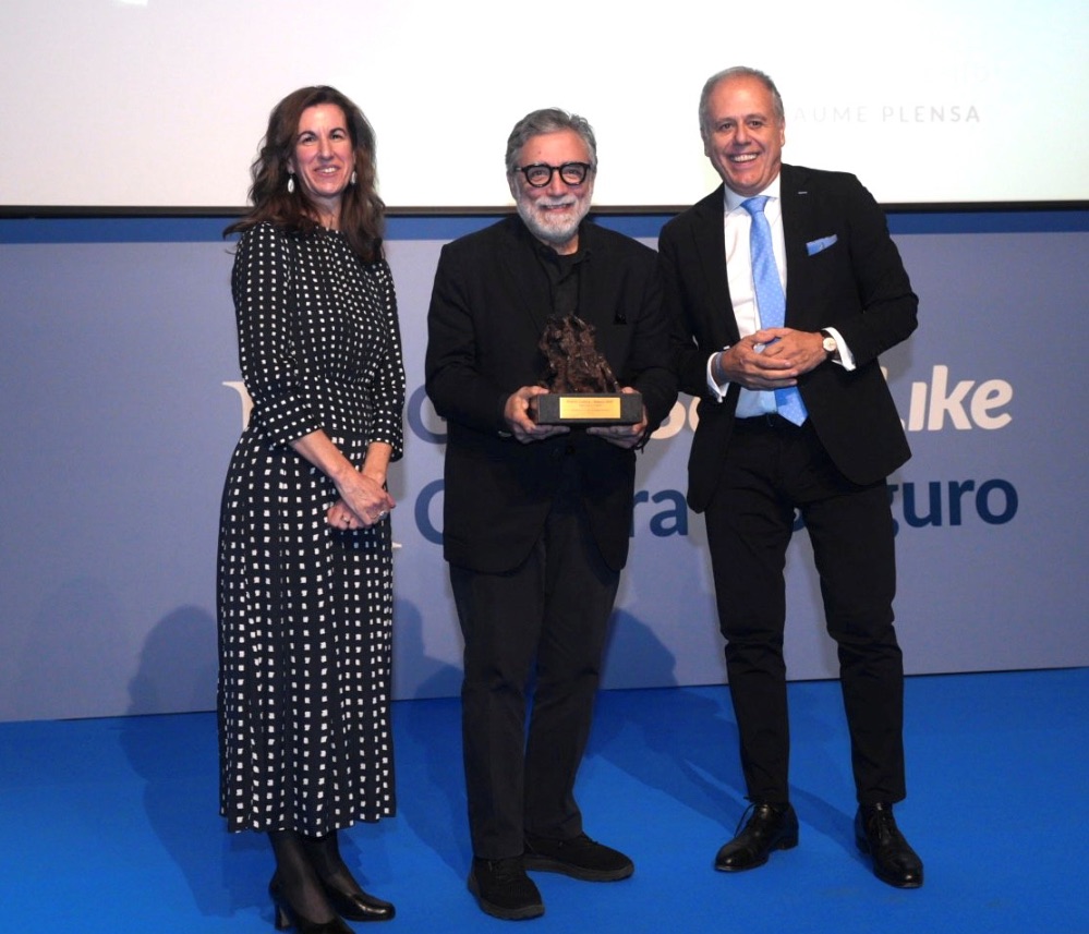 Jaume Plensa recibe el Premio Cultura y Seguro de SegurLike a la contribución personal a la cultura en la III Gala Cultura y Seguro.