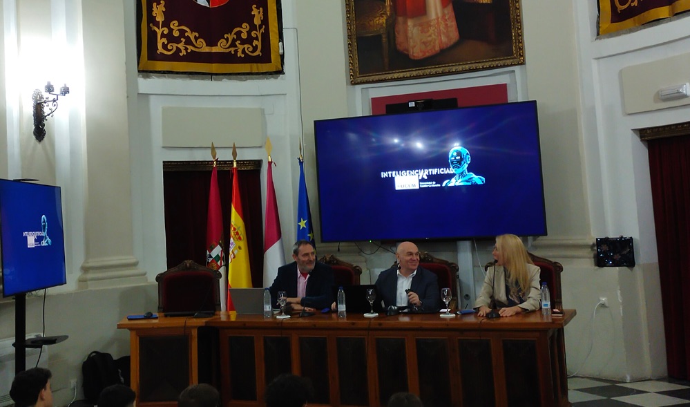 La UCLM acerca la Inteligencia Artificial a estudiantes de ADE y Derecho de la UCLM en una jornada en la que participó Correduidea.