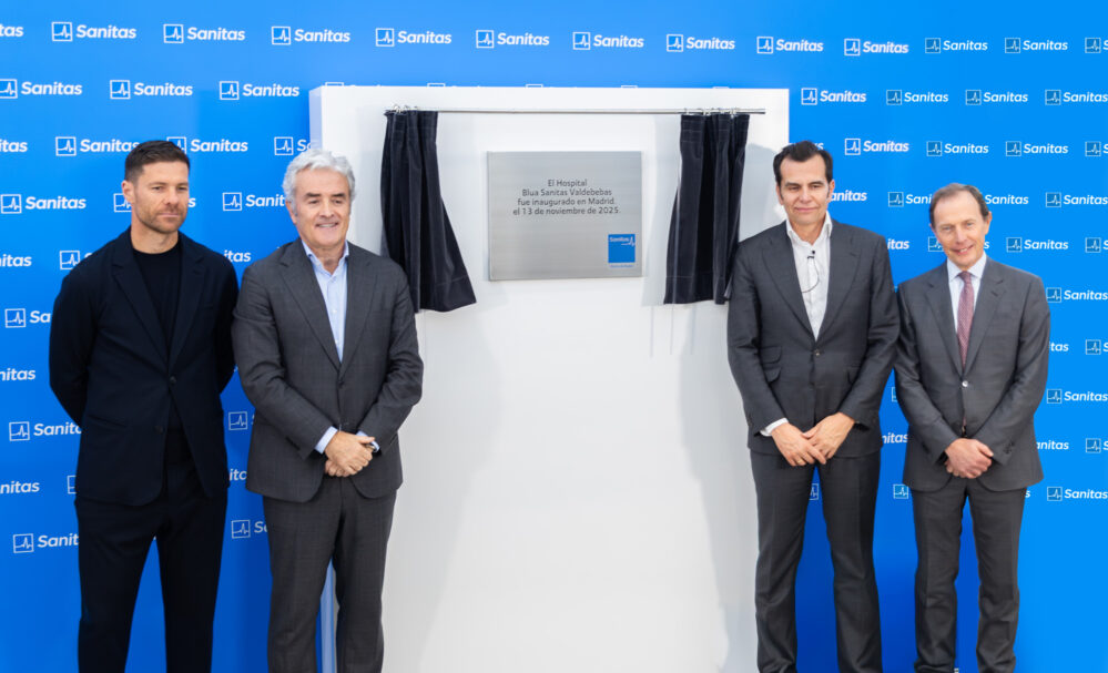 Sanitas inaugura el Hospital Blua Valdebebas, su primer centro nativo digital, con la presencia de Emilio Butragueño y Xabi Alonso