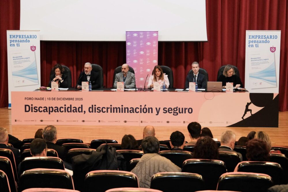 La Cátedra Fundación Inade–UDC analiza las barreras a la igualdad de trato en los seguros y propone soluciones en una jornada en A Coruña