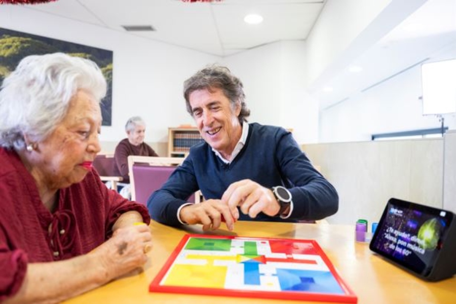 Pedro Delgado celebra Los Reyes en la residencia Sanitas Colmenar Viejo