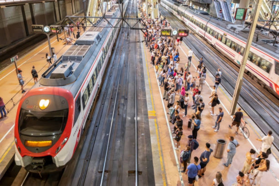 El caos en cercanías reabre el debate sobre las obligaciones laborales ante la imposibilidad de acudir al trabajo