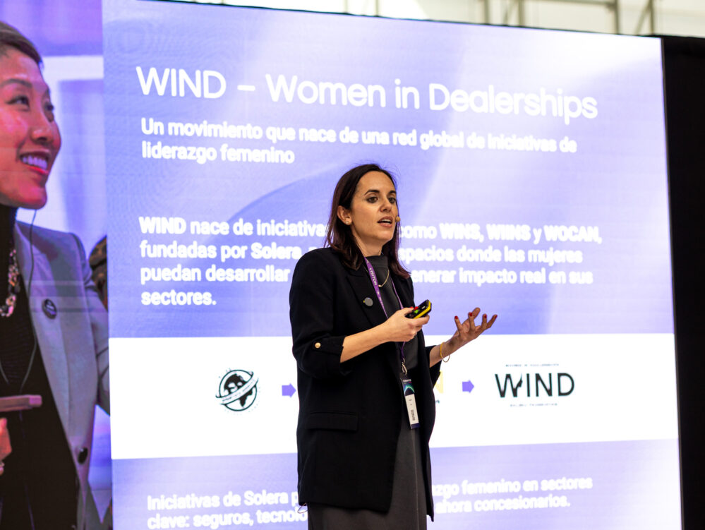 Solera lanza Women in Dealerships, una iniciativa global para impulsar el liderazgo femenino en los concesionarios y la automoción.