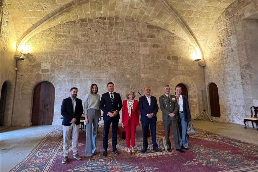 Patrimonio Nacional y Fundación AXA suscriben un acuerdo para restaurar tres tapices del siglo XVI en el Palacio Real de la Almudaina