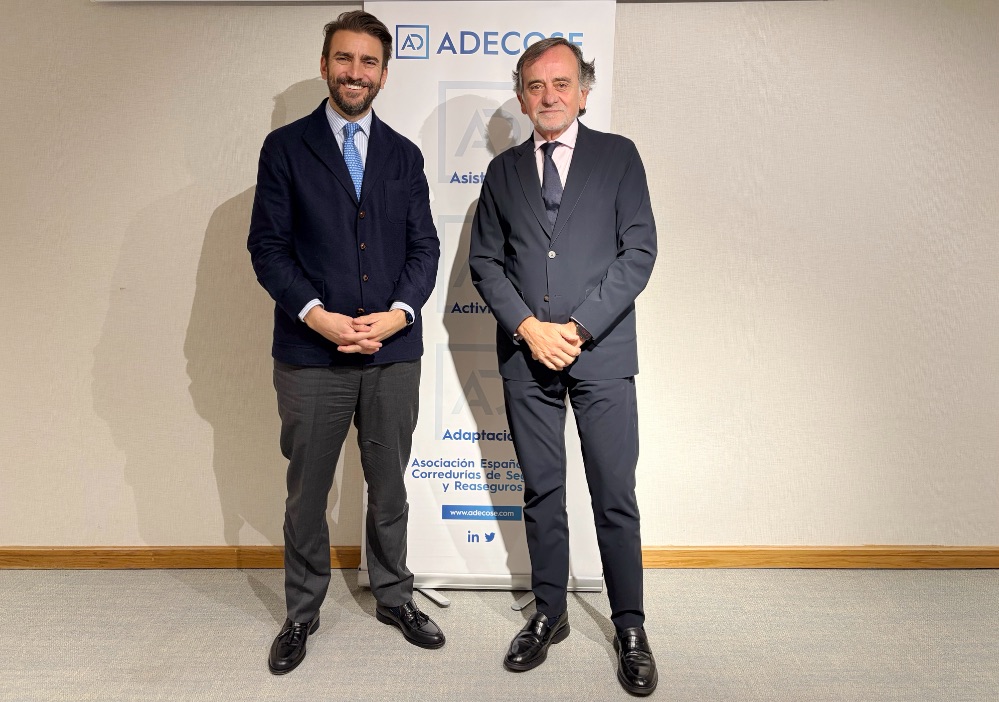 Palo de Ramón-Laca, presidente ejecutivo de Cesce, junto a Martín Navaz, presidente de ADECOSE.