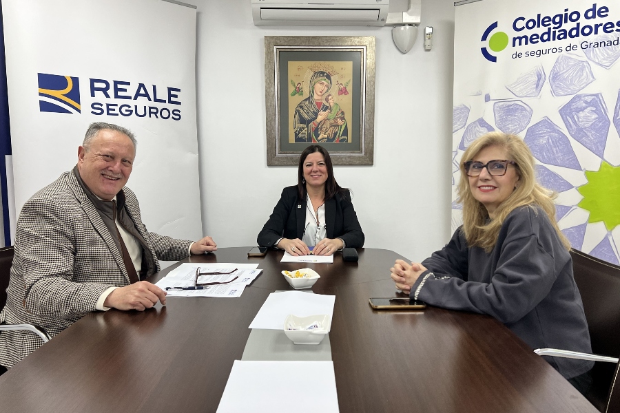 El nuevo convenio entre el Colegio de Granada y Reale prioriza la formación de los mediadores