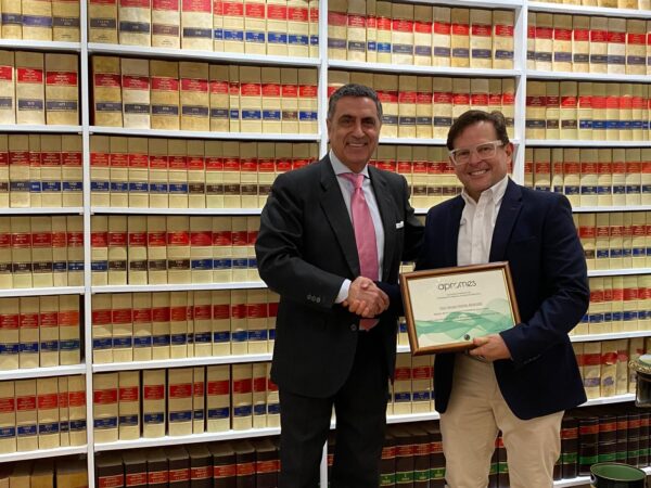 APROMES nombra Asociado de Honor a Sergio Navas, rector de FUNDEPOS