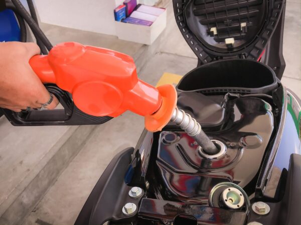 Cómo reducir el consumo de combustible en moto en 2026