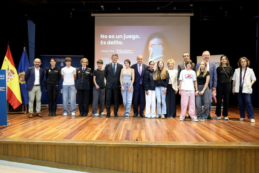 Fundación Legálitas y Policía Nacional lanzan una campaña para alertar a jóvenes y familias sobre las consecuencias legales del ciberacoso y la violencia digital.