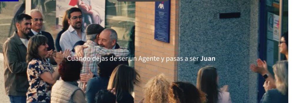 AXA lanza ‘Estar cerca es lo que nos hace diferentes’, una campaña protagonizada por agentes reales para reivindicar la cercanía y la confianza con los clientes.