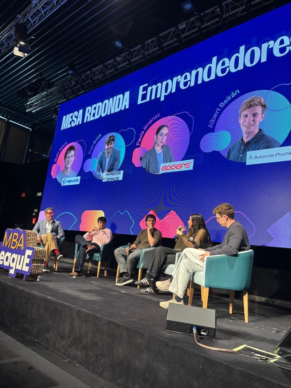 Crédito y Caución participa por segundo año en la final de MBA League 2026 y presenta junto a MBA Kids una guía práctica de emprendimiento juvenil.