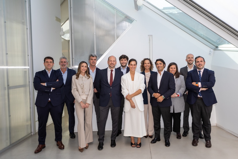 SABSEG inaugura su primera oficina en Vigo, dirigida por Ana Borrás, para ofrecer asesoramiento especializado a las empresas de la región.